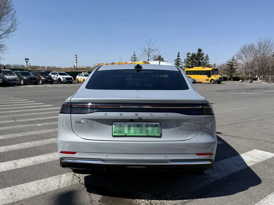 Geely Galaxy A7 PHEV 70km Explorer Edition 2025 — миниатюра 2