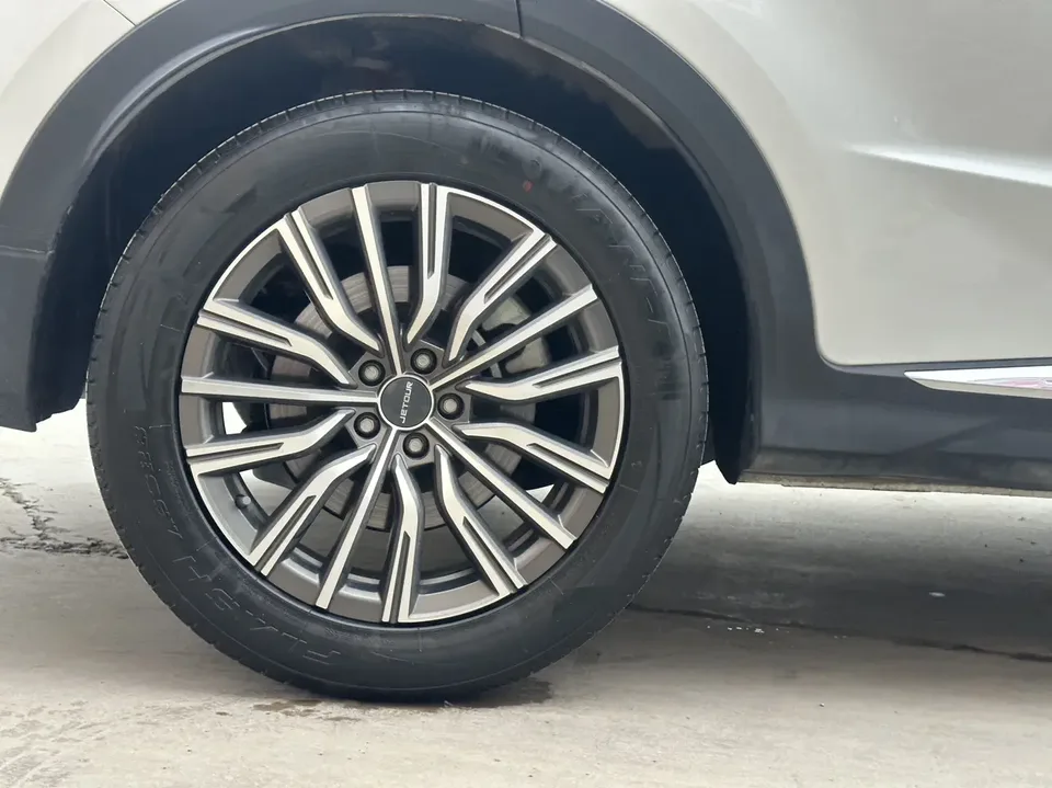 Jetour Jietu X70 PLUS Jietu X70 PLUS 2025 Champion Edition 1.5T DCT Champion MAX+ 5 Seaters 2025 — thumbnail 4
