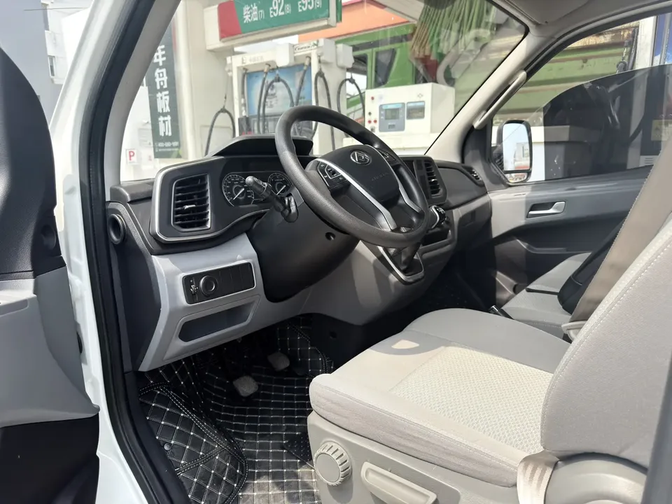 Datong Xintu V80 Xintu V80 2023 2.0T Manual Classic City King Short Axis Mid-Top 3 Seaters 2024 — thumbnail 5