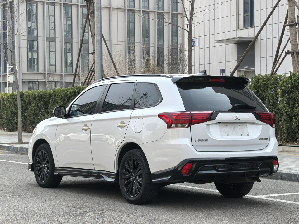 Mitsubishi Outlander 2.0L 2WD Yaodong Edition 5 Seaters 2022 — миниатюра 2