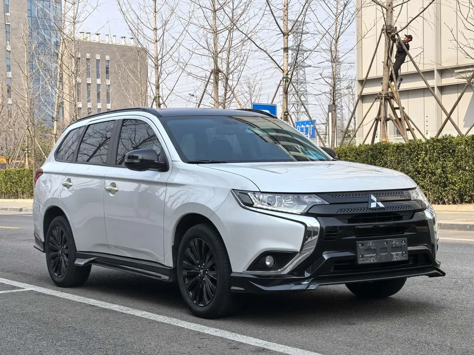 Mitsubishi Outlander 2.0L 2WD Yaodong Edition 5 Seaters 2022 — миниатюра 3