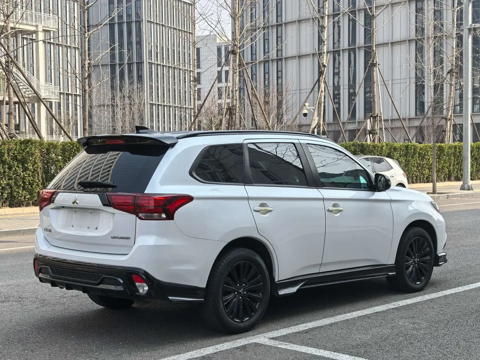 Mitsubishi Outlander 2.0L 2WD Yaodong Edition 5 Seaters 2022 — миниатюра 4