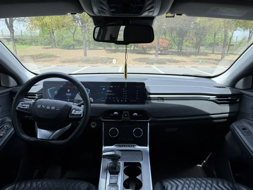 Exeed TXL Xingtu Lingyun 2023 Lingyun 400T 4WD Star Edition 2023 — миниатюра 5