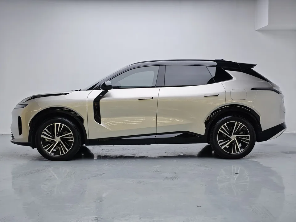 Lynk & Co 08 EM-P 2024