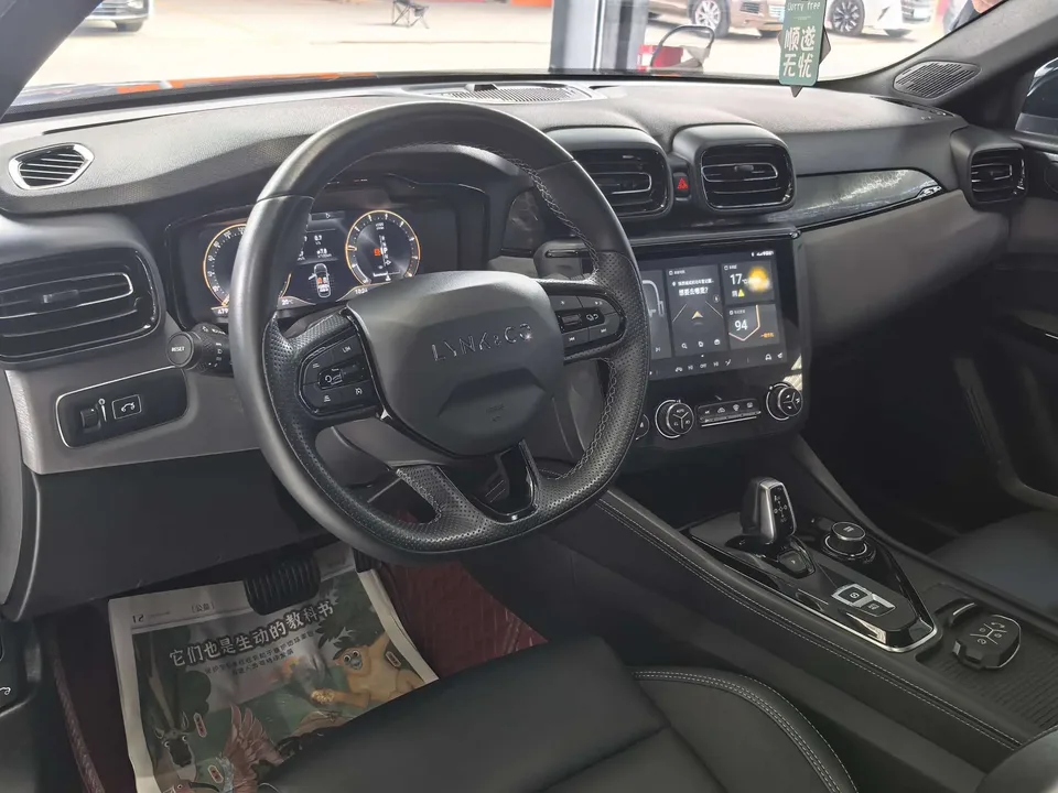 Lynk & Co 03 Lynk & Co 03 2022 1.5TD DCT Plus 2022 — миниатюра 4