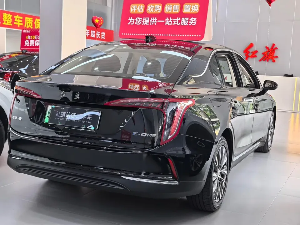 Hongqi E-QM5 charging 431km enjoyment version 5 seats 2023 — миниатюра 2