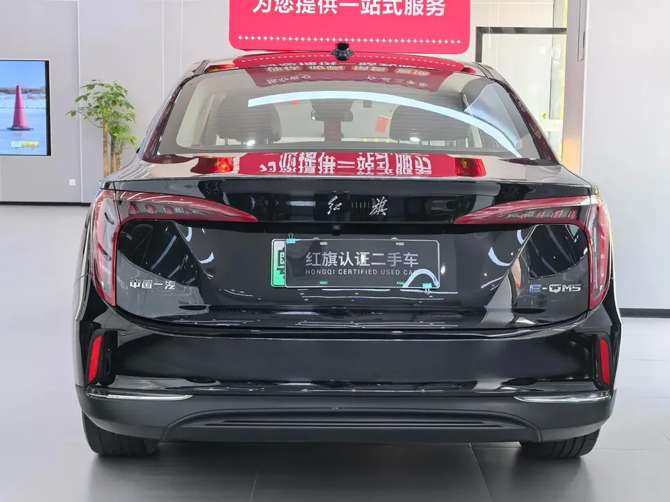 Hongqi E-QM5 charging 431km enjoyment version 5 seats 2023 — миниатюра 4