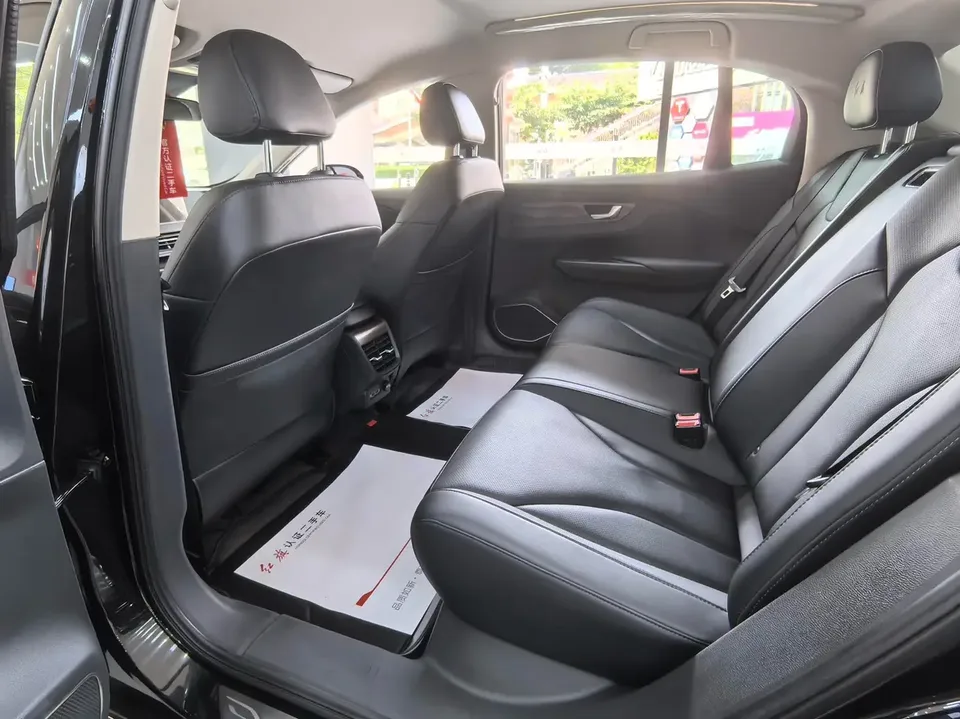 Hongqi E-QM5 charging 431km enjoyment version 5 seats 2023 — миниатюра 5