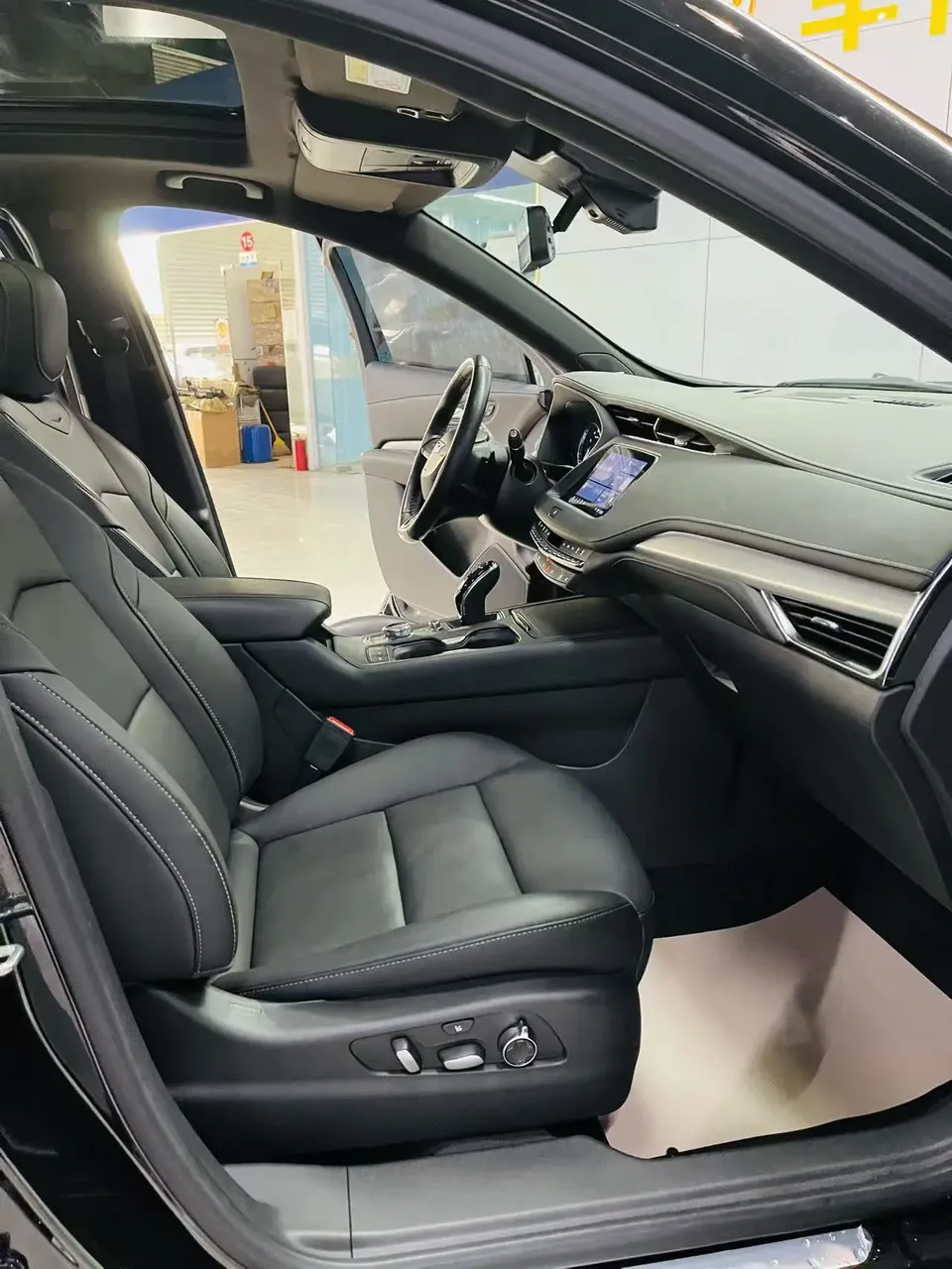 Cadillac XT4 XT4 2022 Cadillac XT4 2022 28T two-wheel drive premium model 2023 — thumbnail 3