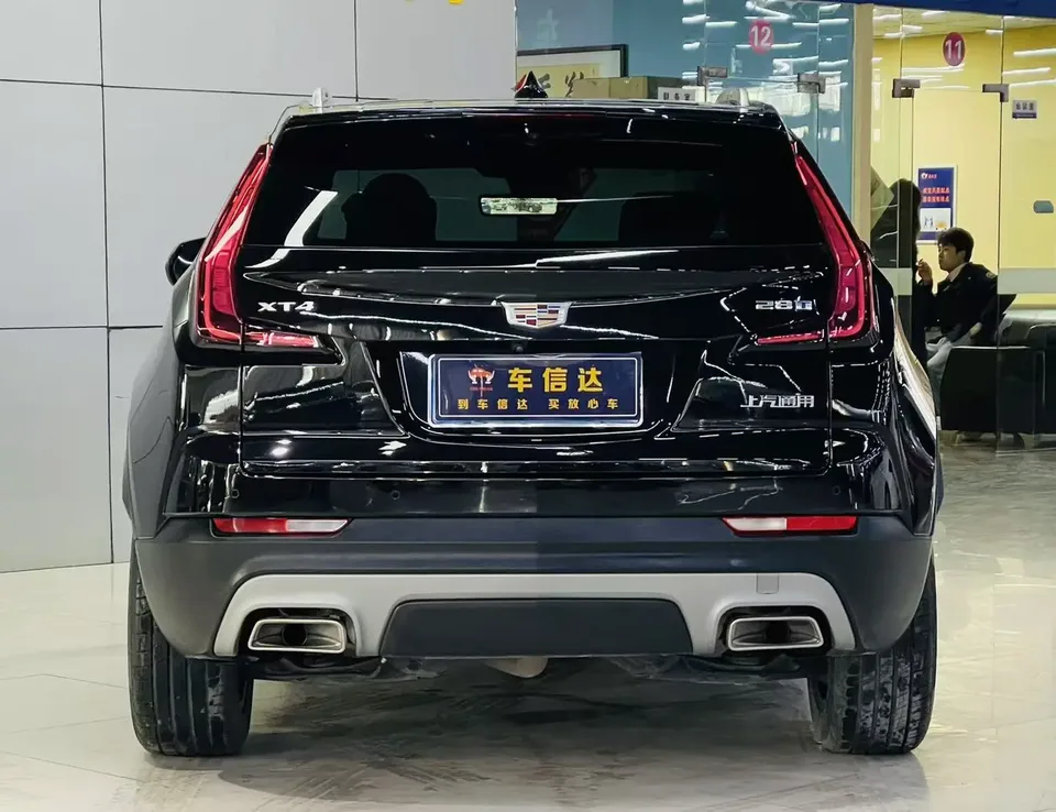 Cadillac XT4 XT4 2022 Cadillac XT4 2022 28T two-wheel drive premium model 2023 — thumbnail 4