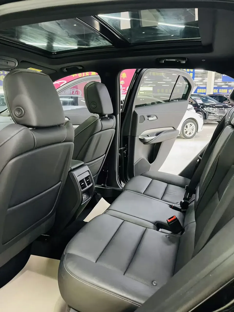 Cadillac XT4 XT4 2022 Cadillac XT4 2022 28T two-wheel drive premium model 2023 — thumbnail 5