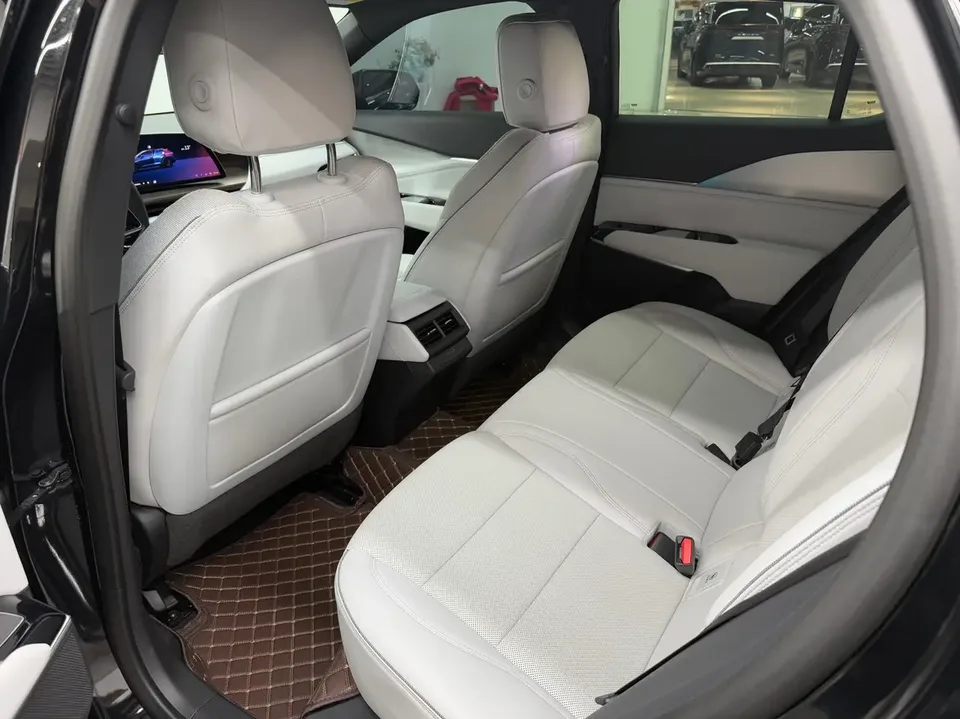 Cadillac GT4 25T Luxury Edition 2025 — миниатюра 4