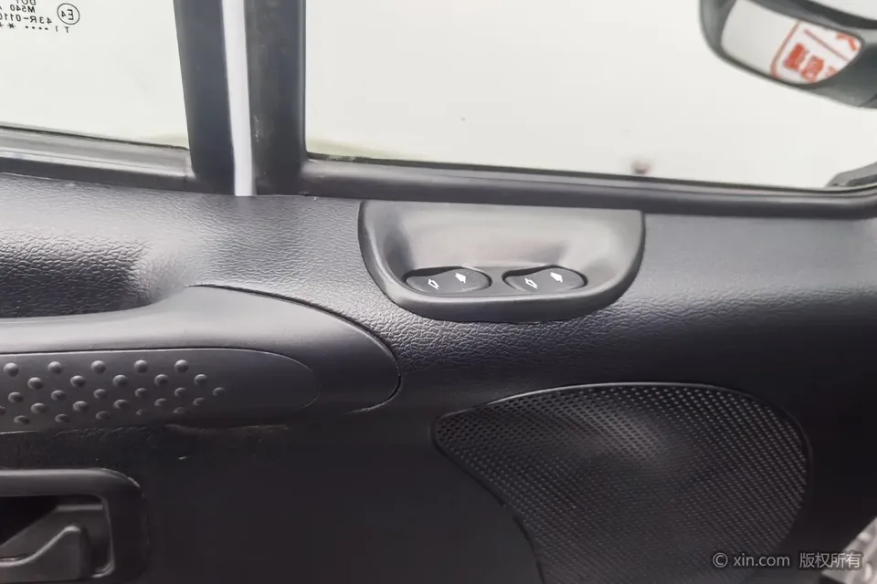 Jiangling Teshun 2.8T Space King Ordinary Model Short Axis Medium High Roof 6-Seater Diesel National VI JX493 2022 — миниатюра 2