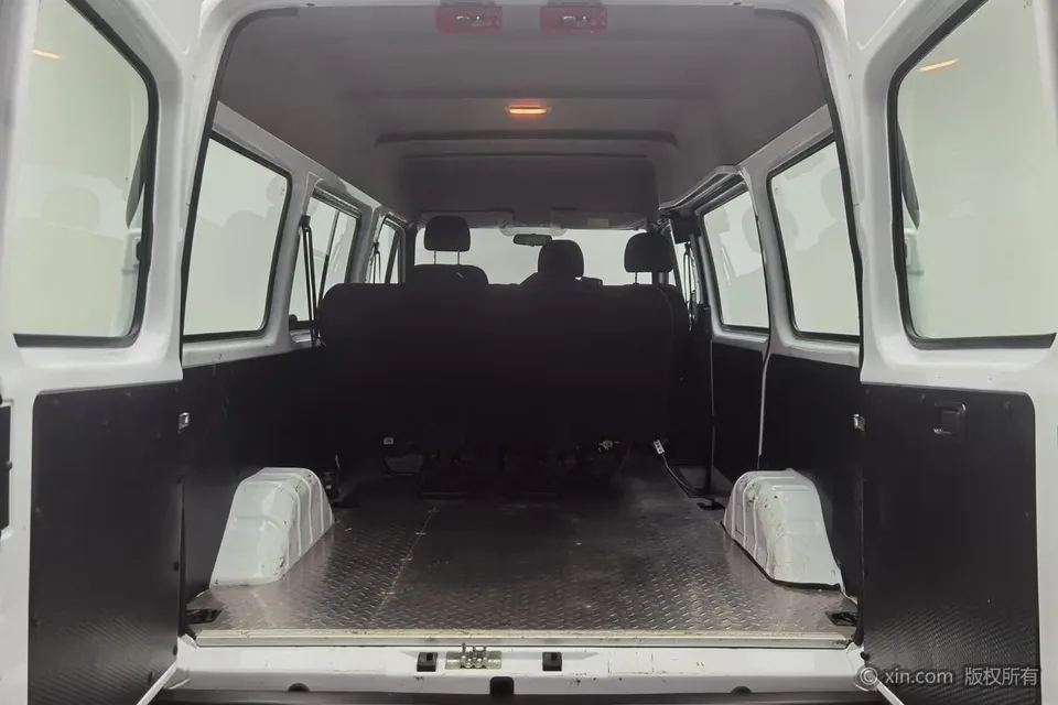 Jiangling Teshun 2.8T Space King Ordinary Model Short Axis Medium High Roof 6-Seater Diesel National VI JX493 2022 — миниатюра 4