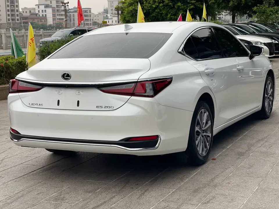 Lexus ES 200 Excellence Edition 2024 — миниатюра 2