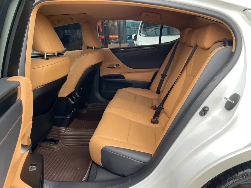 Lexus ES 200 Excellence Edition 2024 — миниатюра 3