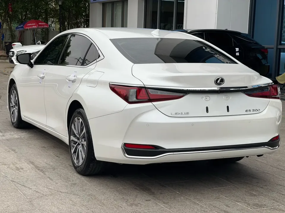 Lexus ES 200 Excellence Edition 2024 — миниатюра 4