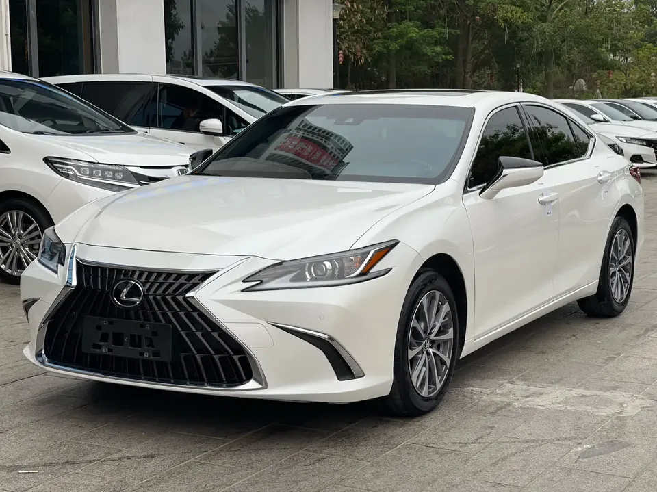 Lexus ES 2024