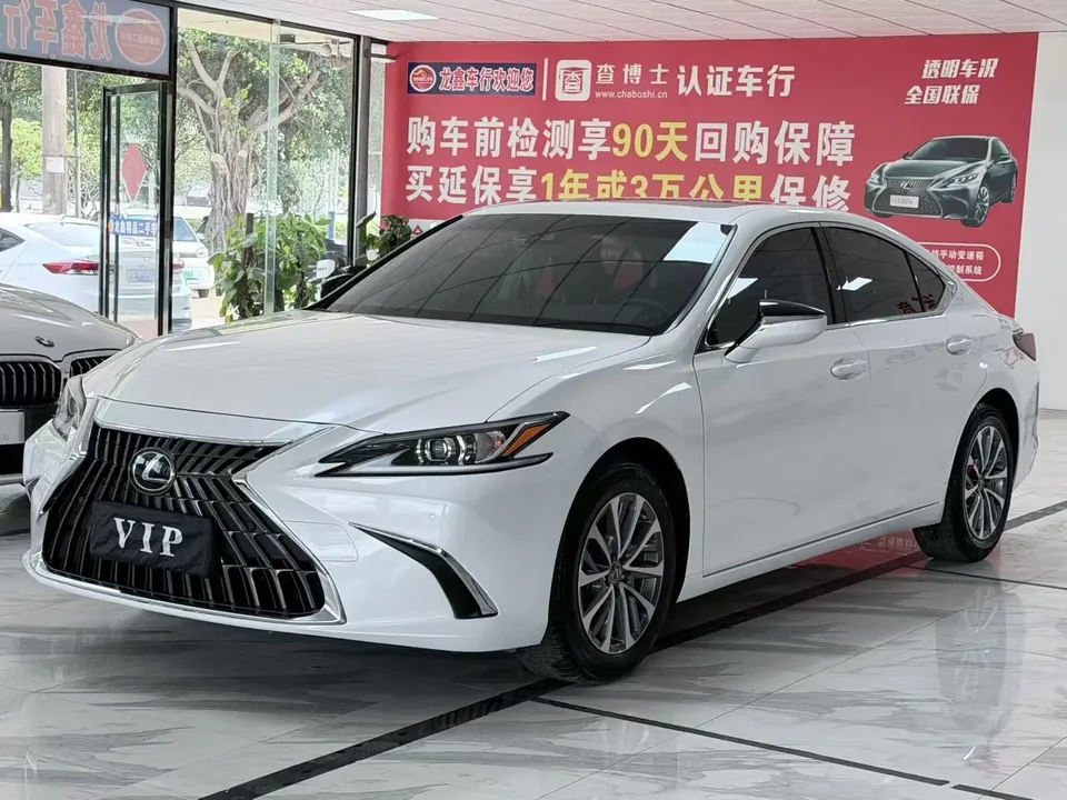 Lexus ES 2022