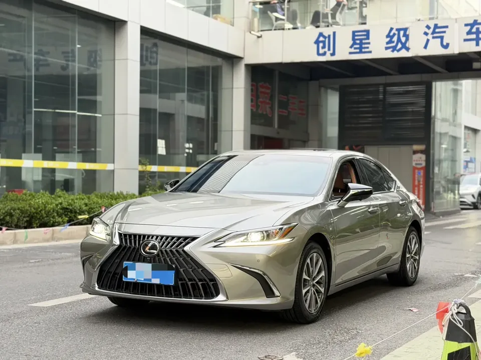 Lexus ES 2023