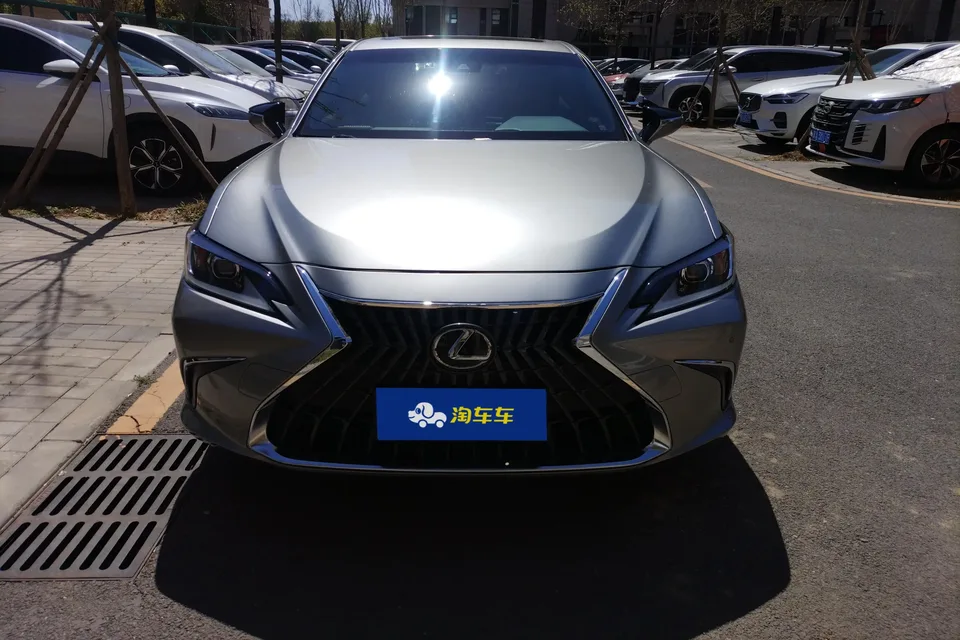 Lexus ES 2023