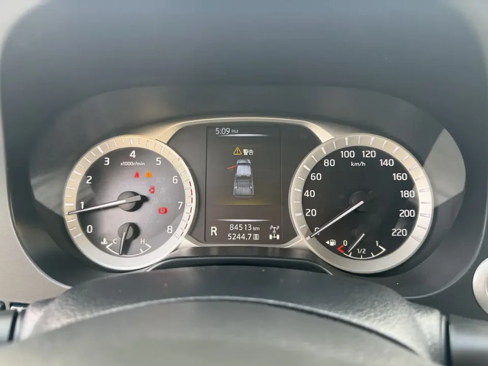 Nissan Navara 2.5L automatic four-wheel drive premium model QR25 2022 — миниатюра 4