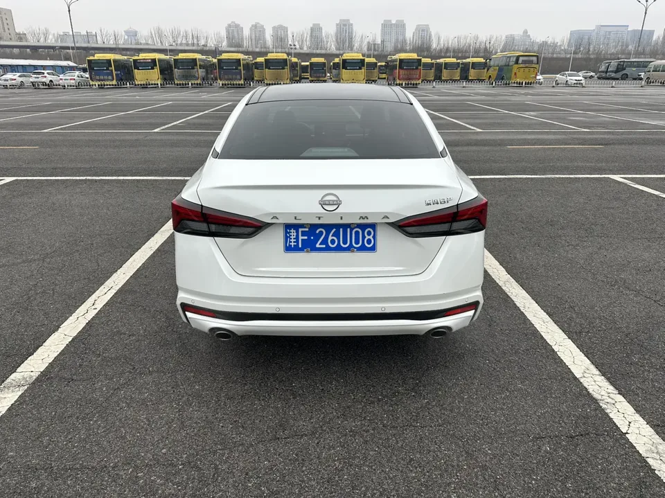 Nissan Altima Sound of nature 2022 2.0L XL-TLS Enjoy Edition 2023 — thumbnail 2
