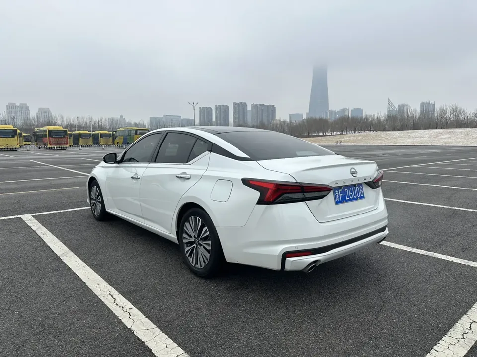 Nissan Altima Sound of nature 2022 2.0L XL-TLS Enjoy Edition 2023 — thumbnail 4