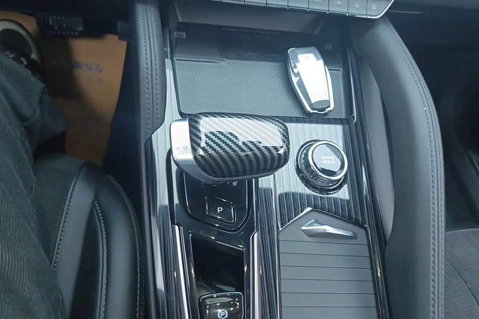 Geely Monjaro Xingyue L 2024 2.0TD High Power Automatic 2WD Skyline Edition 2024 — миниатюра 3