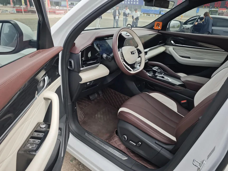 Geely Monjaro 2.0TD DCT EVO 2WD Premium Edition 2022 — миниатюра 3