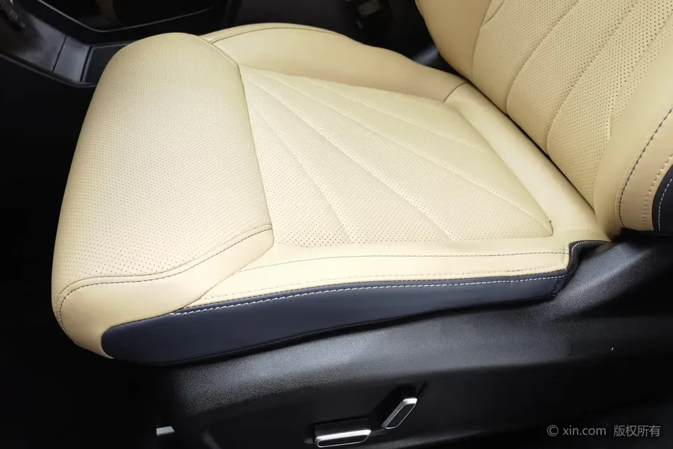 Geely Atlas L Boyue L 2023 1.5TD DCT Premium Edition 2023 — миниатюра 4