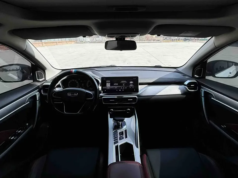 Geely Coolray SX11 240T DCT Platinum Edition 2023 — миниатюра 3
