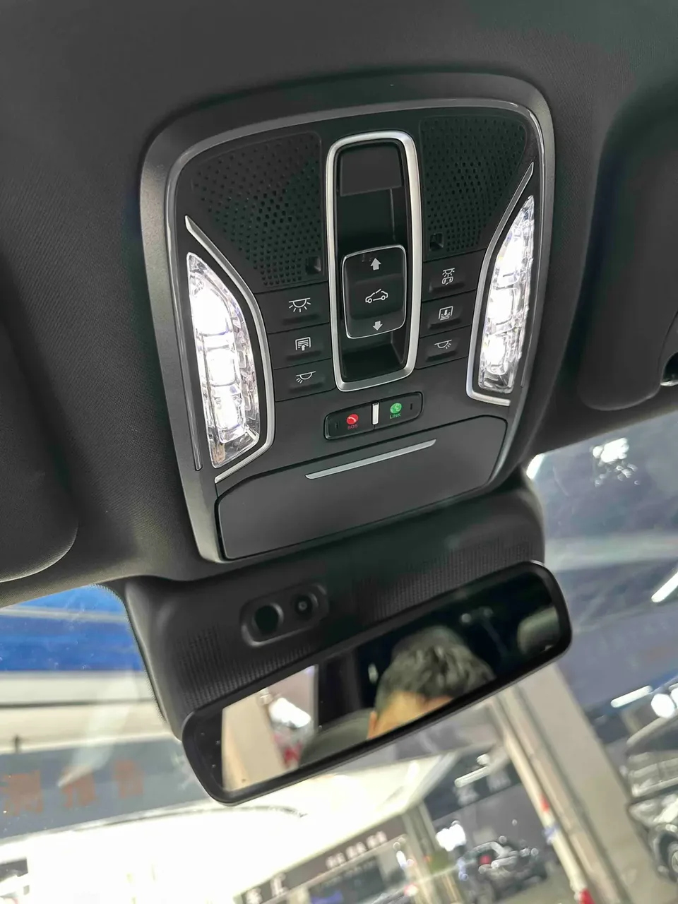 GAC Trumpchi GS8 Trumpchi GS8 2024 Pilot Series 2.0TGDI 4WD Luxury Smart Edition 2023 — миниатюра 4