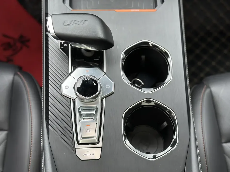 Changan UNI-K 2.0T Premium Edition 2022 — миниатюра 4
