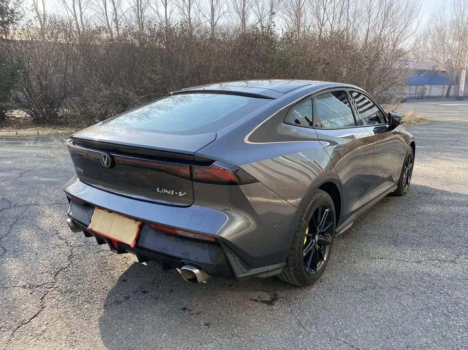 Changan UNI-V 1.5T Smart Pilot Edition 2022 — миниатюра 2
