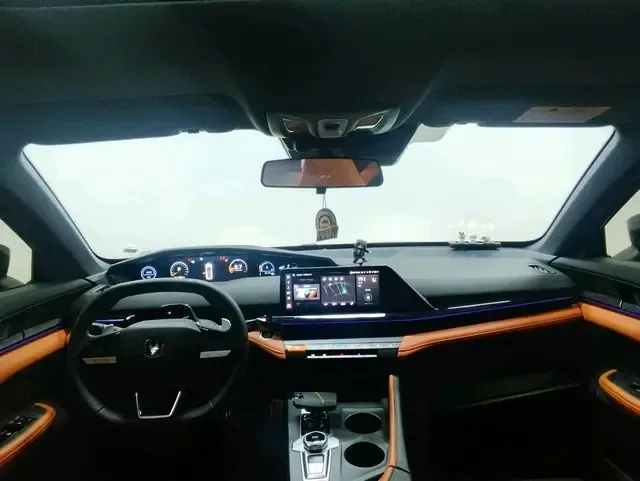 Changan UNI-V 1.5T Sports Edition 2024 — миниатюра 3