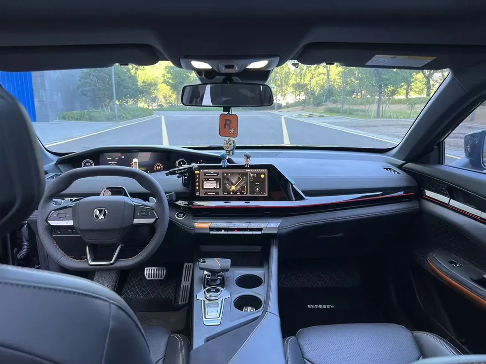 Changan UNI-V 1.5T Sports Edition 2022 — миниатюра 3