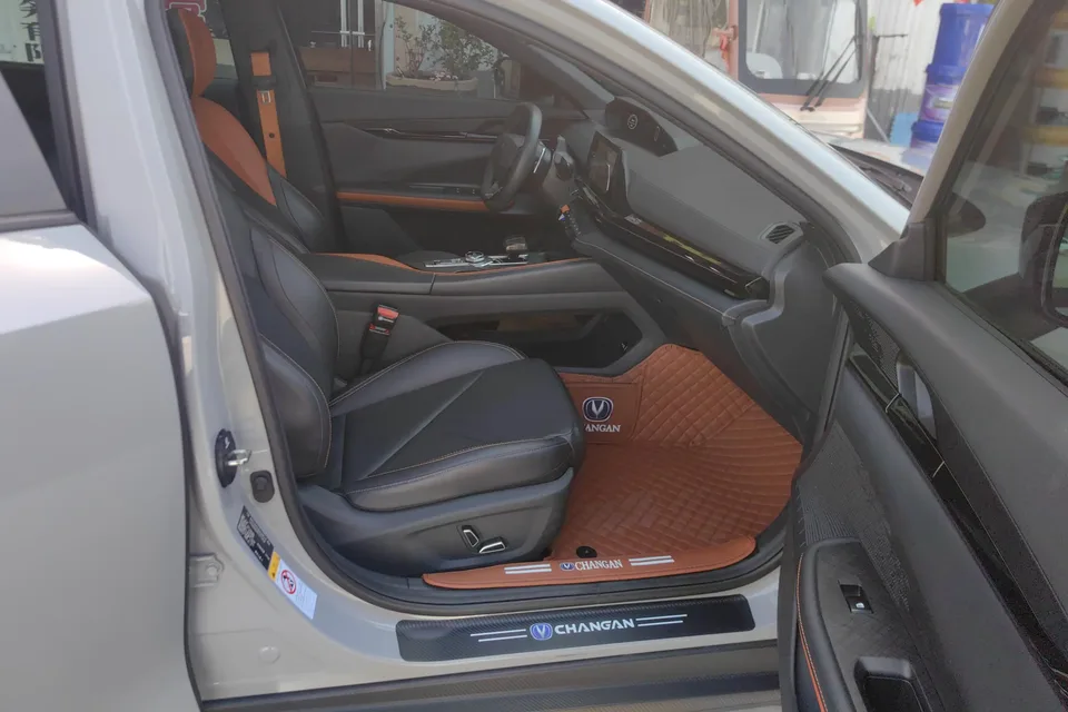 Changan UNI-V 1.5T Premium Edition 2023 — миниатюра 2