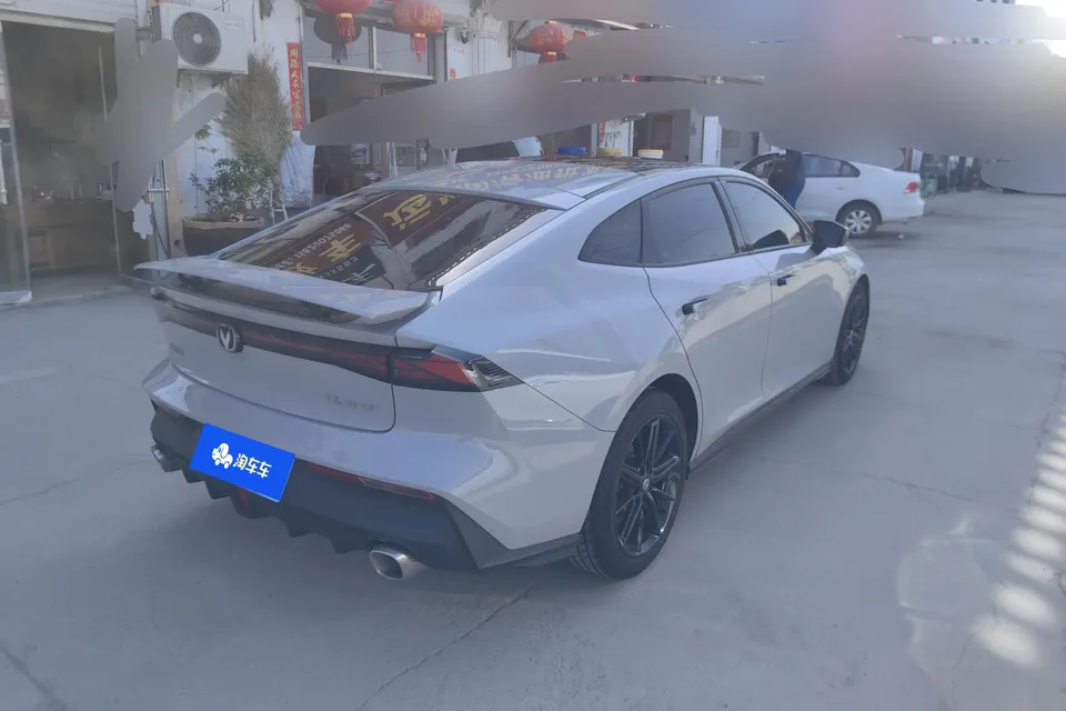 Changan UNI-V 1.5T Premium Edition 2023 — миниатюра 3