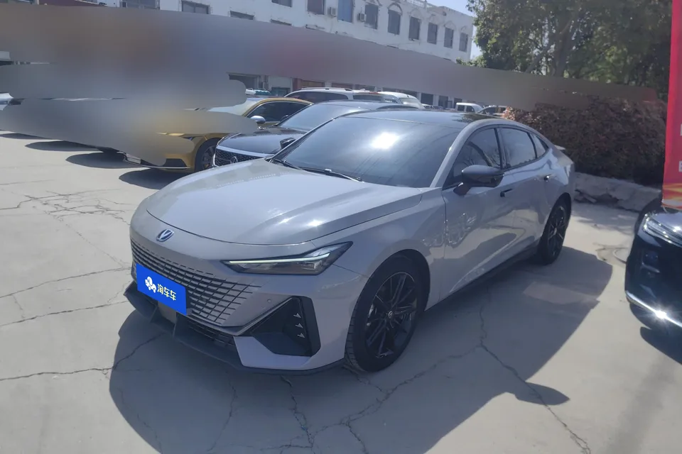 Changan UNI-V 1.5T Premium Edition 2023 — фото 1, купить с доставкой в Москву