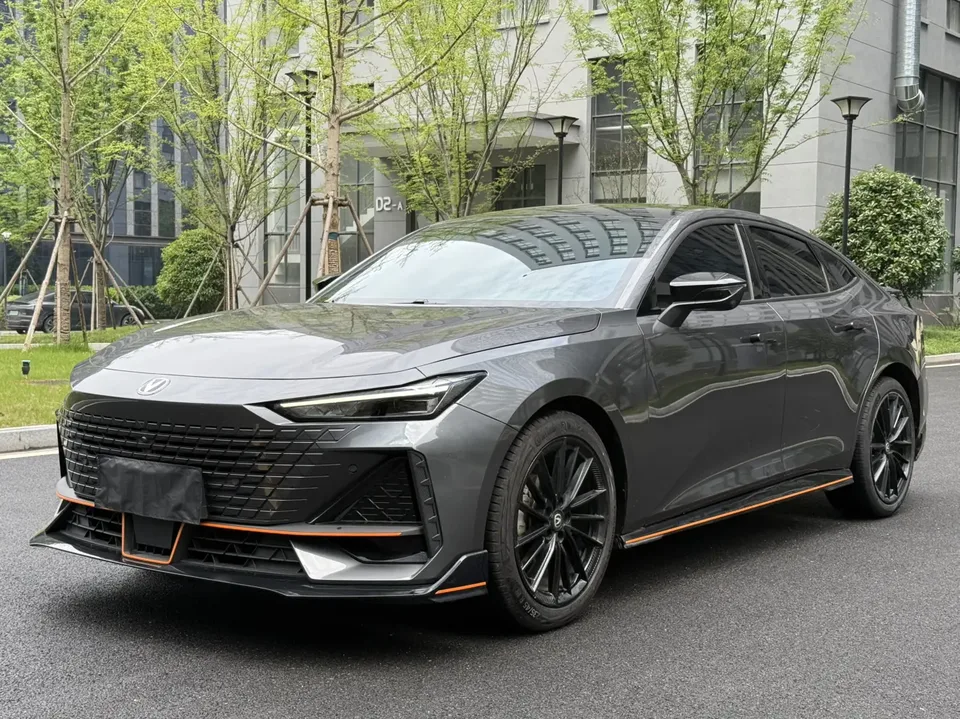 Changan UNI-V 1.5T Sports Edition 2023 — фото 1, купить с доставкой в Москву