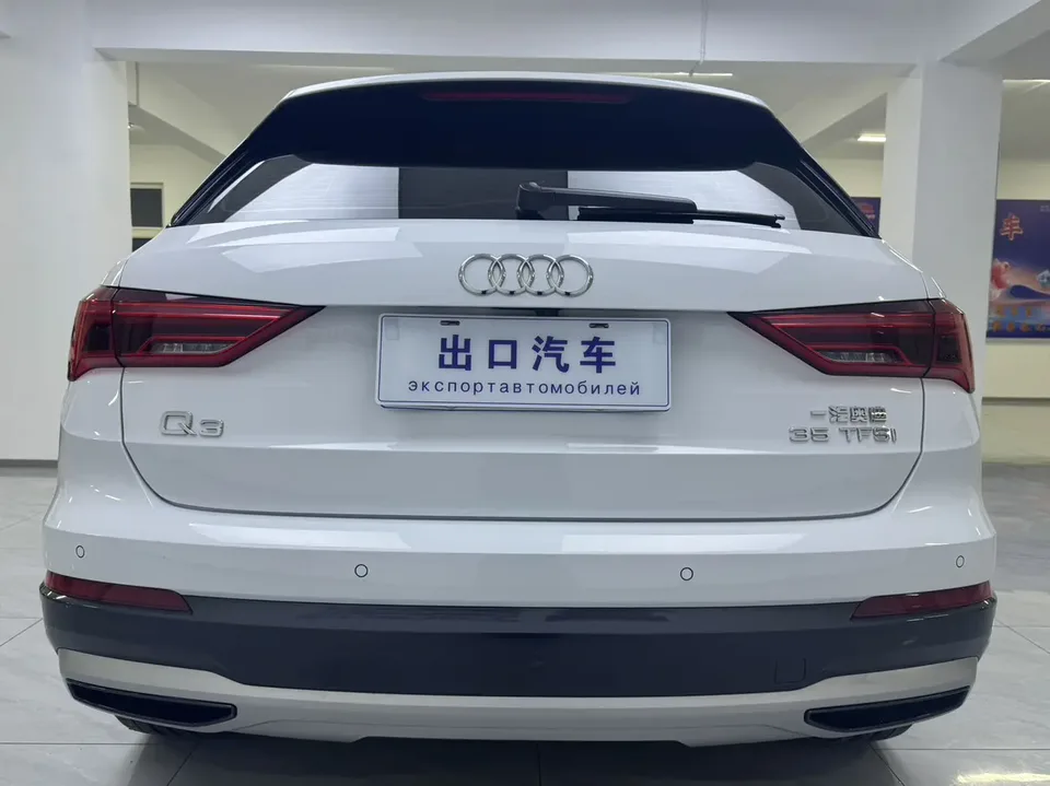 Audi Q3 Audi Q3 2022 35 TFSI Fashionable and Elegant 2022 — миниатюра 2