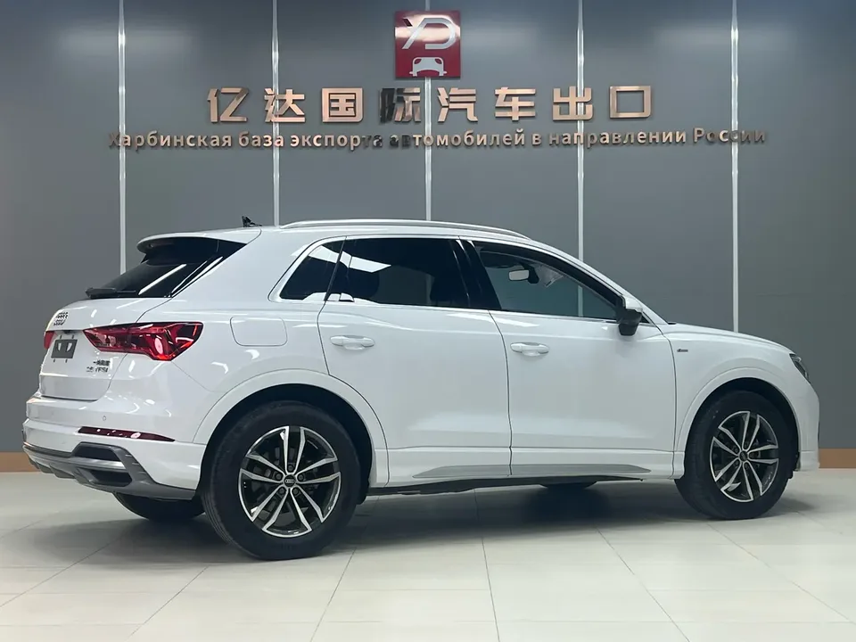 Audi Q3 Audi Q3 2022 35 TFSI aggressive and dynamic model 2022 — миниатюра 2