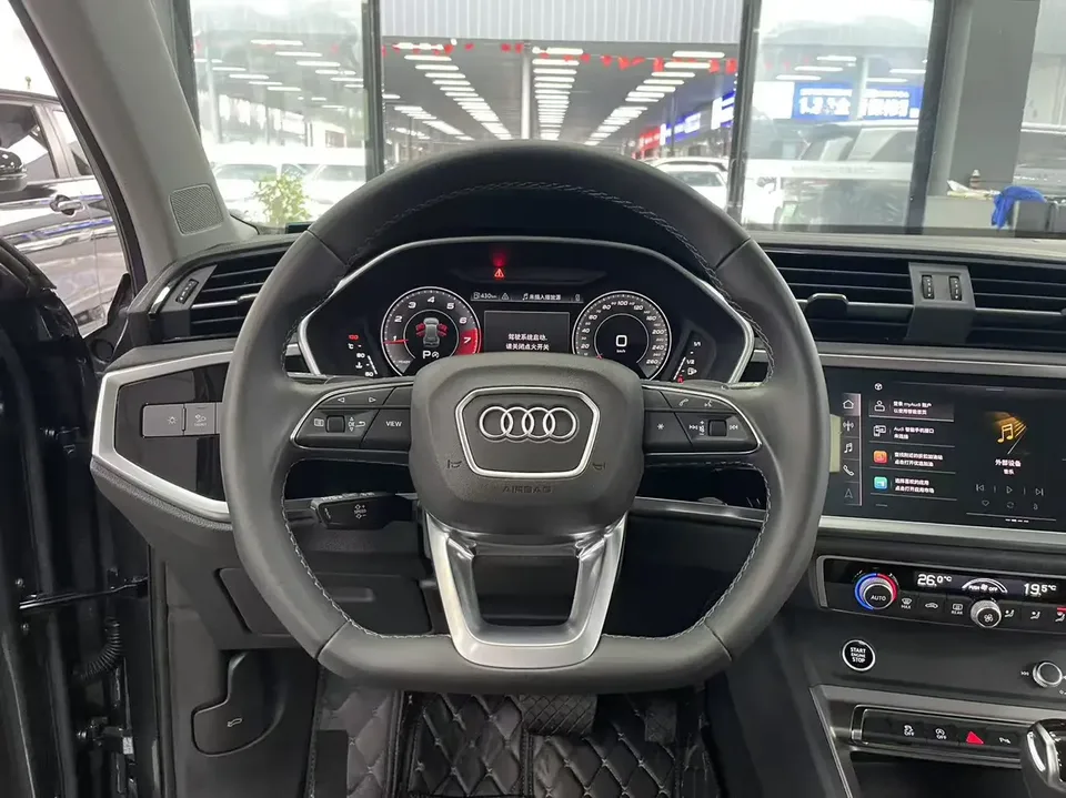 Audi Q3 Audi Q3 2023 35 TFSI Fashionable and Dynamic 2022 — миниатюра 4