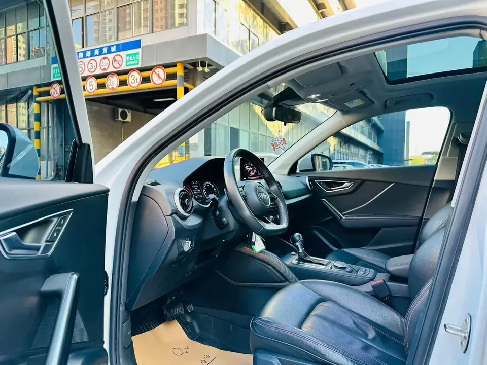 Audi Q2L Audi Q2L 2022 35 TFSI aggressive and dynamic model 2023 — миниатюра 3