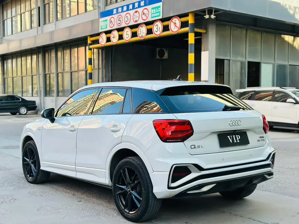 Audi Q2L Audi Q2L 2022 35 TFSI aggressive and dynamic model 2023 — миниатюра 4