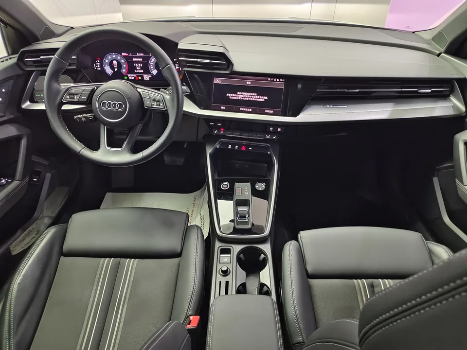 Audi A3 A3L Limousine 35 TFSI Fashion Sports 2022 — миниатюра 4