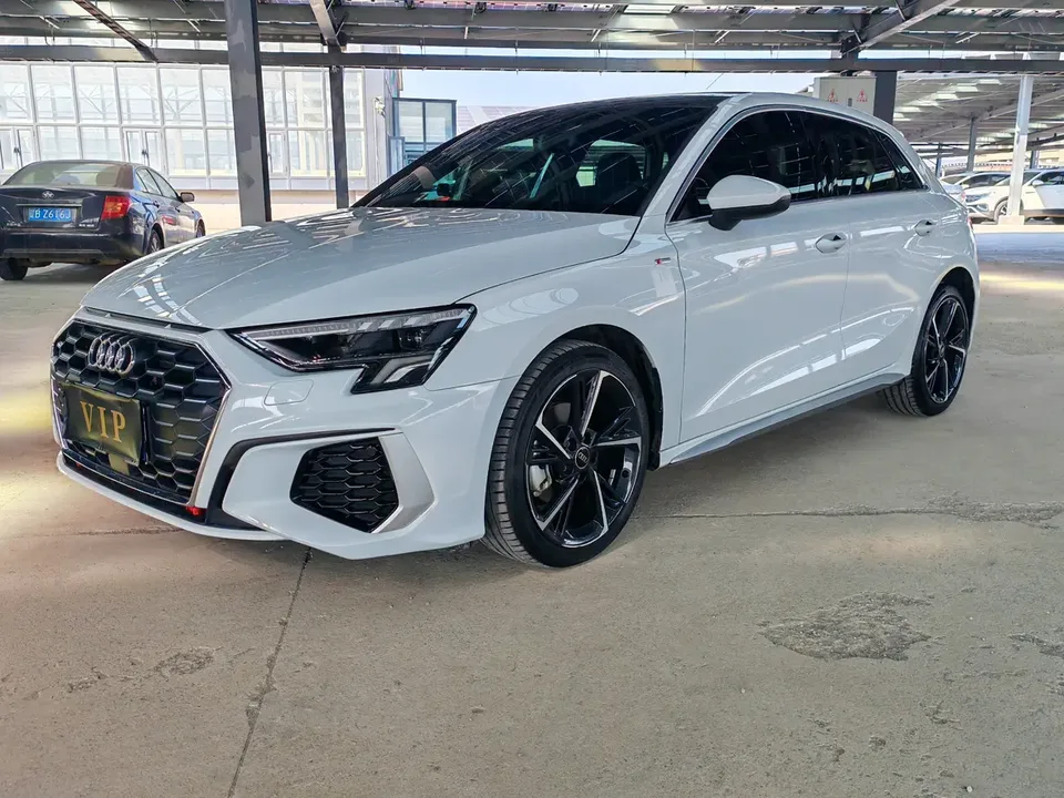 Audi A3 Sportback 35 TFSI stylish and sporty 2023 — фото 1, купить с доставкой в Москву