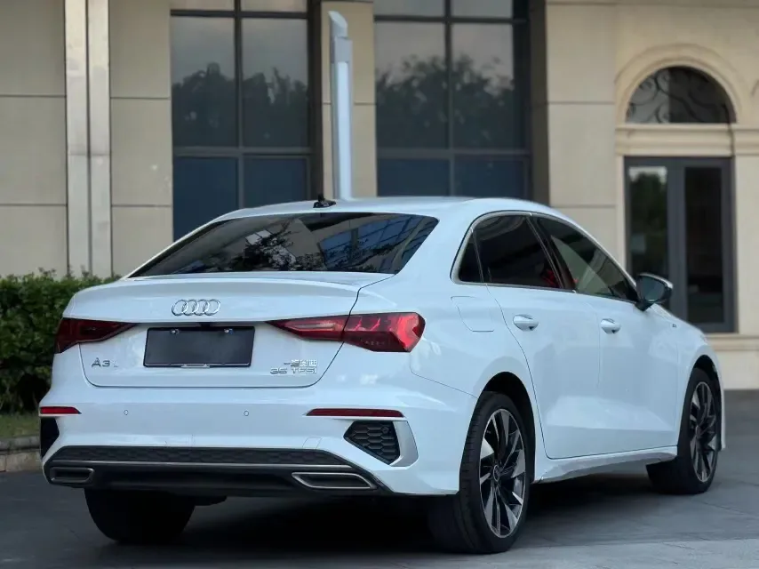 Audi A3 A3L Limousine 35 TFSI Fashionable and Elegant 2023 — миниатюра 2