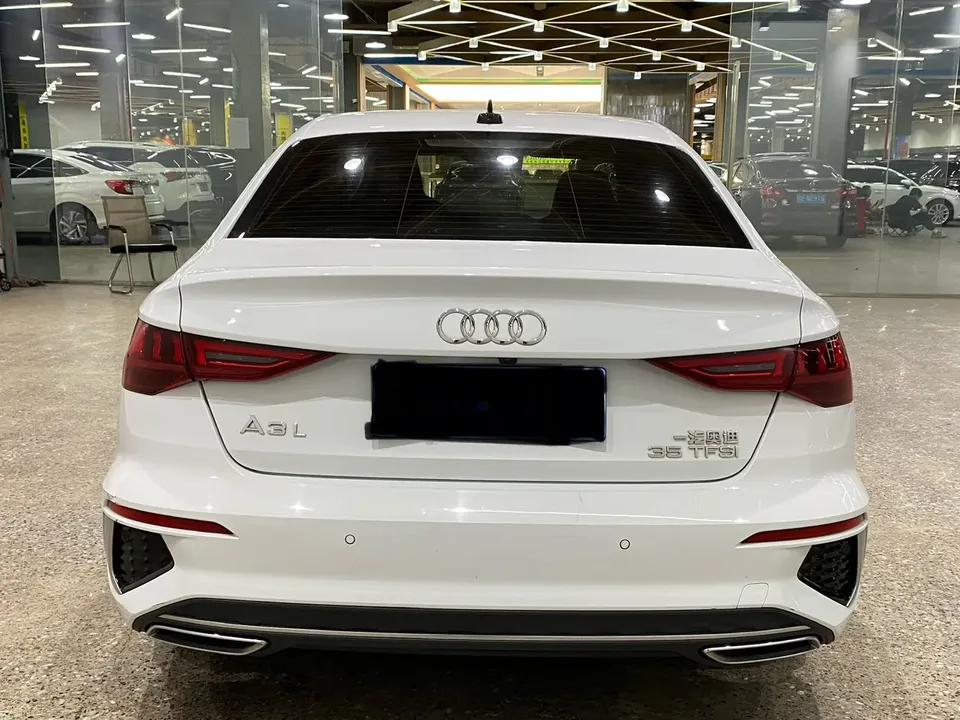 Audi A3 A3L Limousine 35 TFSI aggressive and sporty 2022 — миниатюра 2